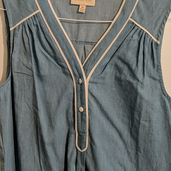 Top - Picture 2 of 2